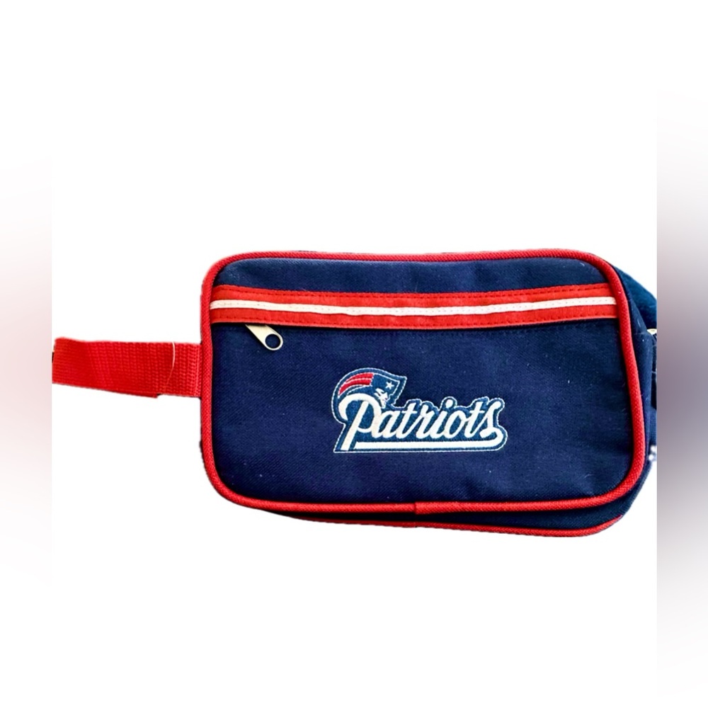 NWT New England Patriots Official NFL Team Embroider Logo Toiletry Bag Football